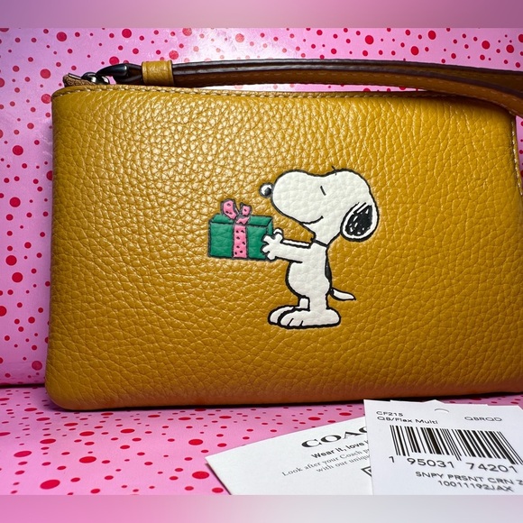Coach Snoopy Present Leather Corner Zip Wristlet NWT - Picture 8 of 9